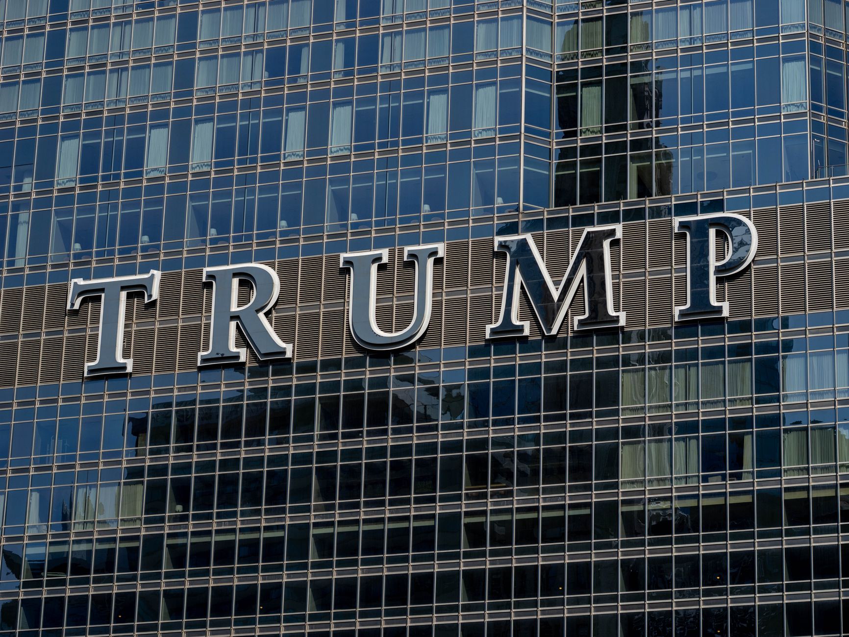 Trump sanctions Russian oil