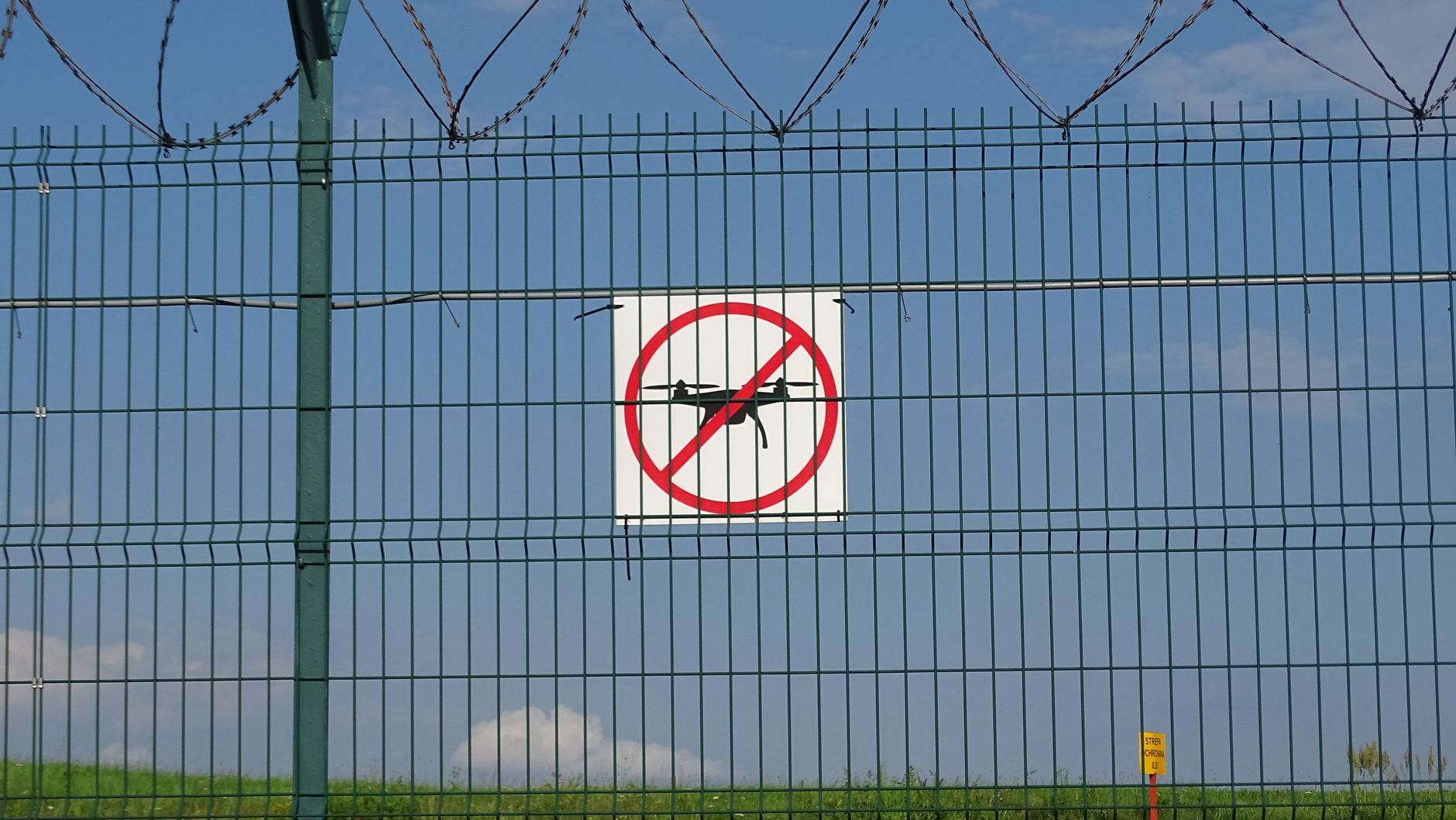 Ukrainian drones Starlink restrictions